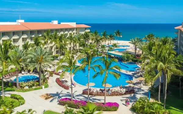 GR Solaris Lighthouse Los Cabos — destination for your private SJD transfer